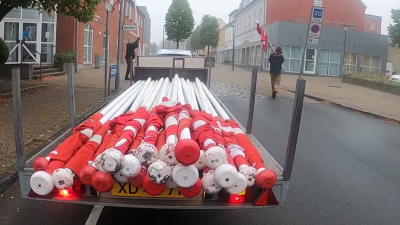 Billede af trailer med flag på